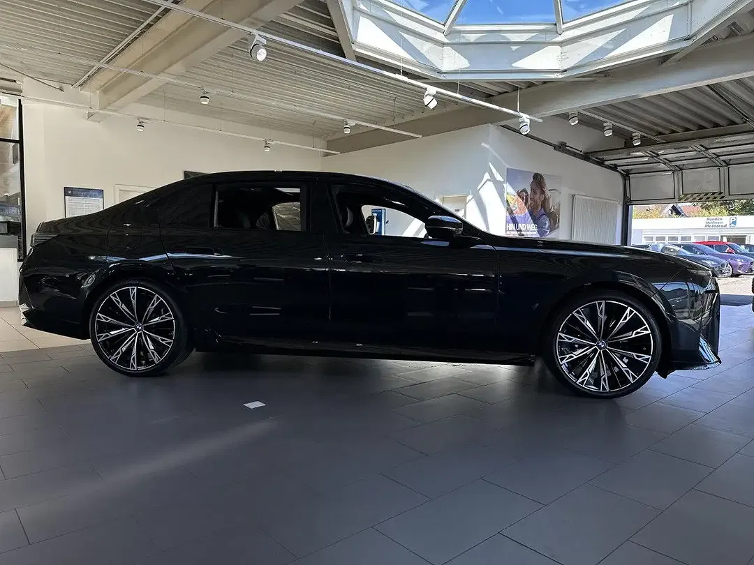 BMW 740 - Thumbnail 3