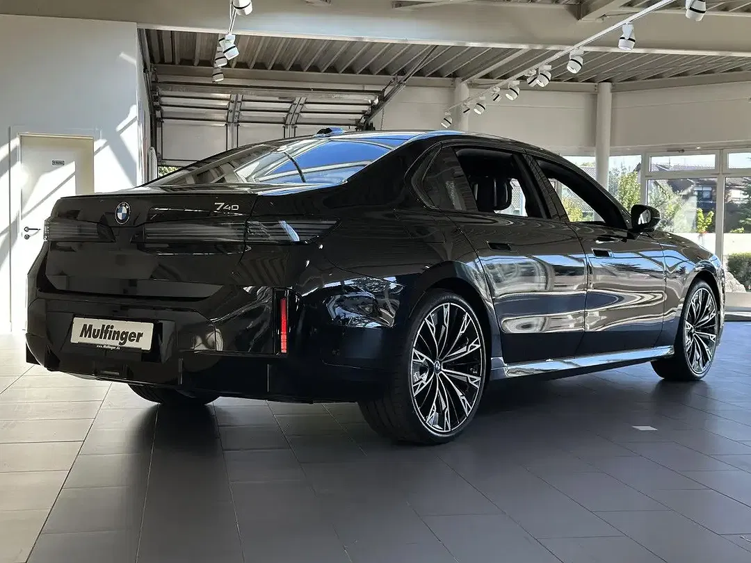 BMW 740 - Thumbnail 4