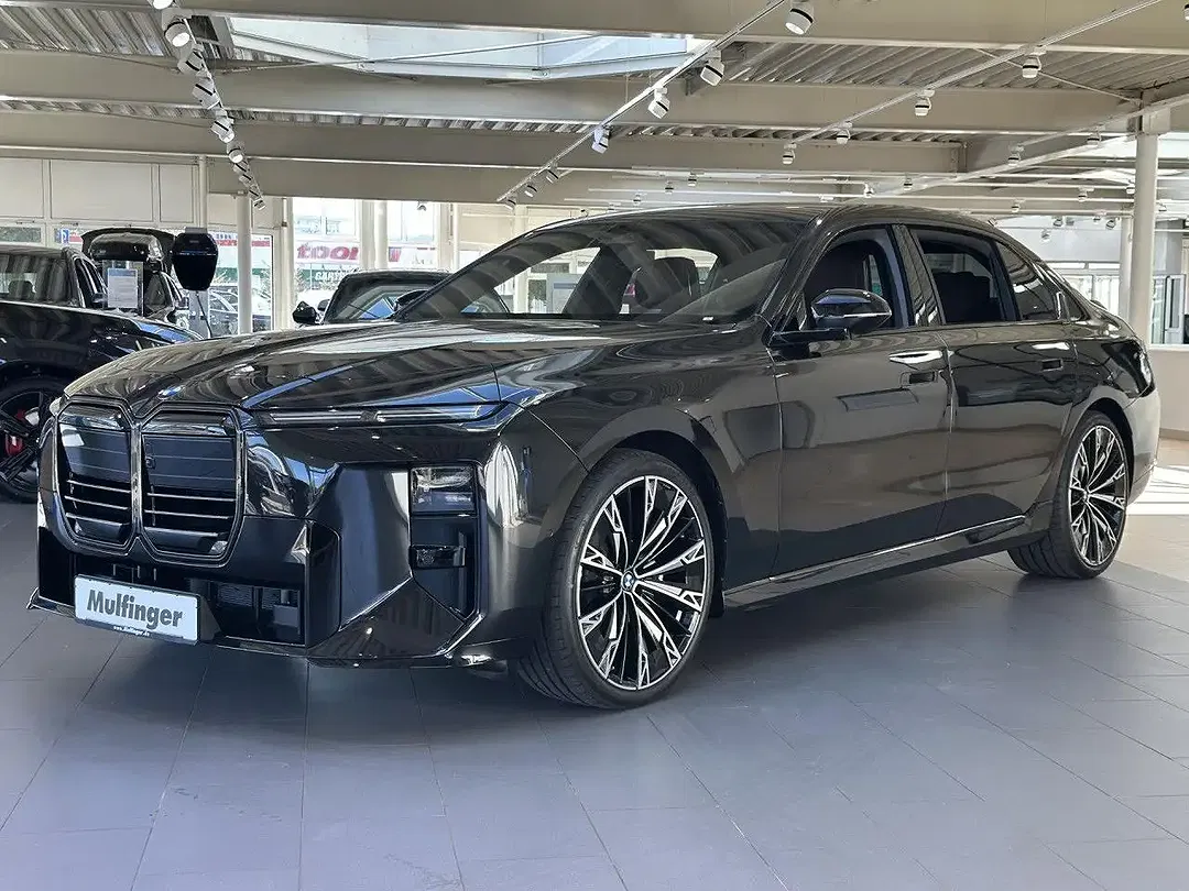 BMW 740 - Thumbnail 8