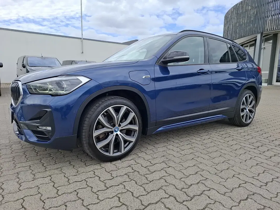BMW X1 - Thumbnail 1