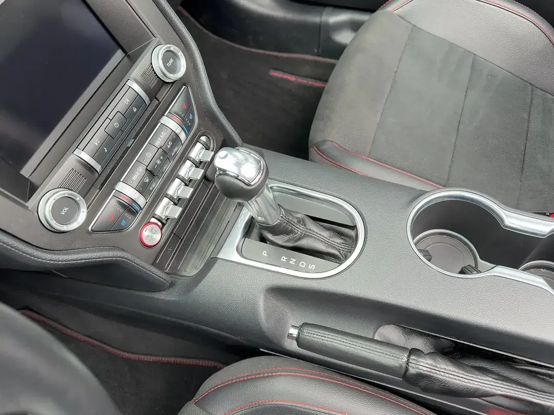 Ford Mustang - Thumbnail 15
