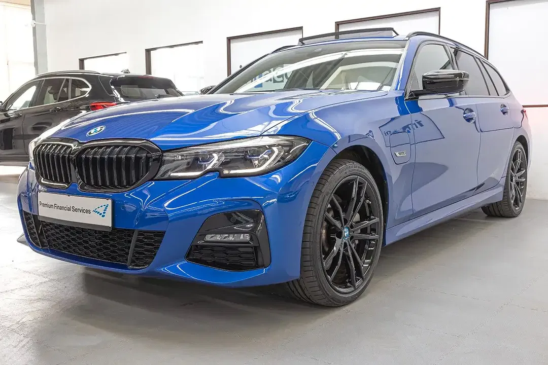 BMW 330 - Thumbnail 1