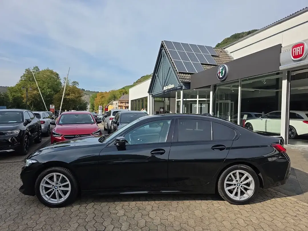 BMW 318 - Thumbnail 2