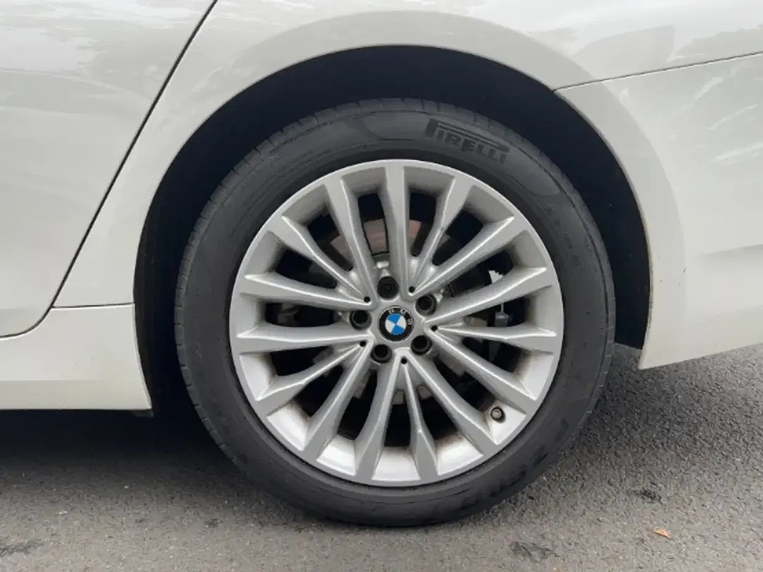 BMW 520 - Thumbnail 13