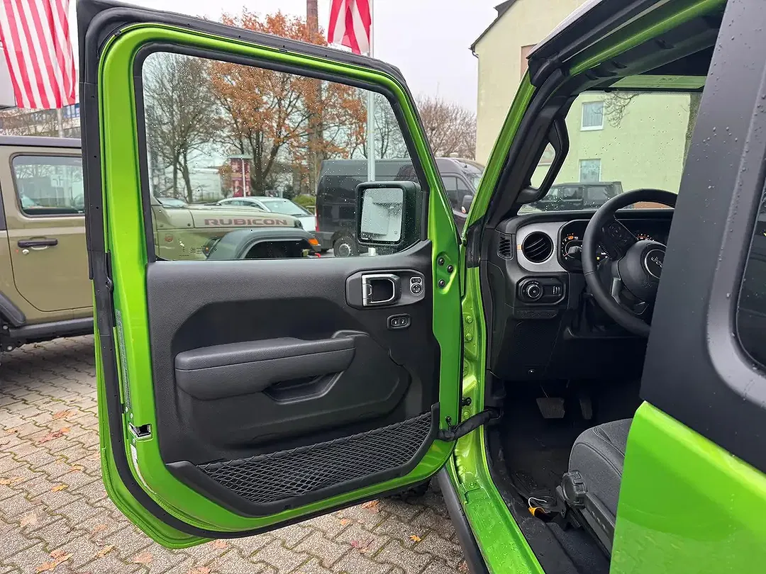 Jeep Wrangler - Thumbnail 11