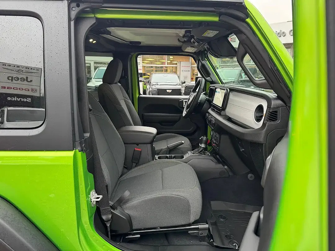 Jeep Wrangler - Thumbnail 15