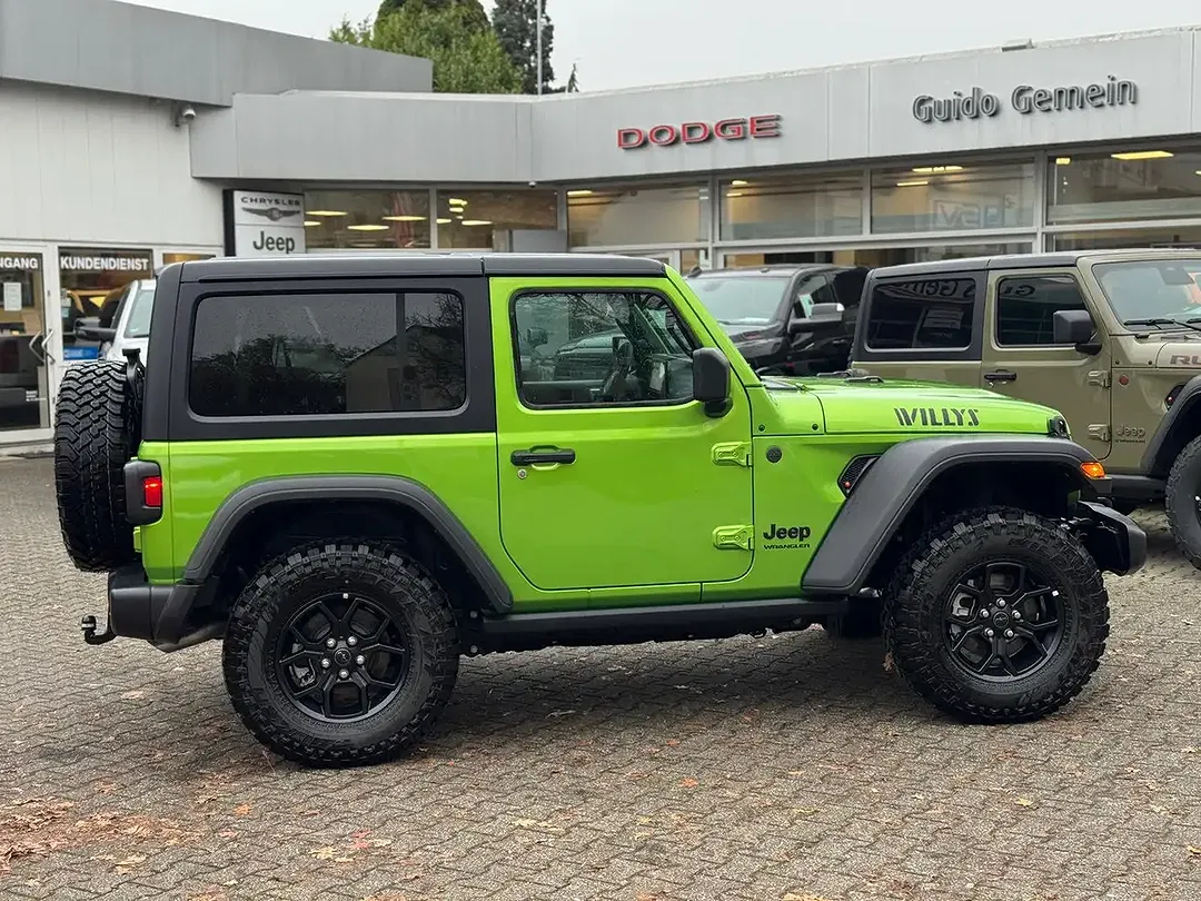 Jeep Wrangler - Thumbnail 3