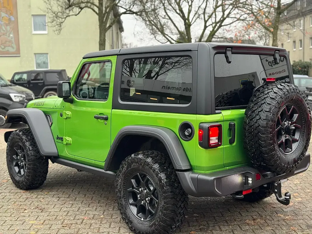 Jeep Wrangler - Thumbnail 6