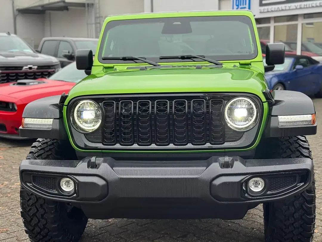 Jeep Wrangler - Thumbnail 9