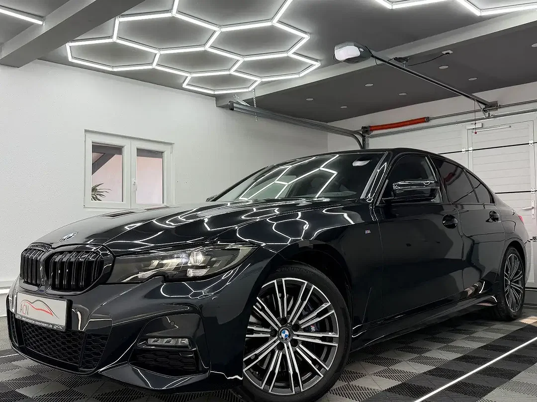 BMW 330 - Afbeelding 1