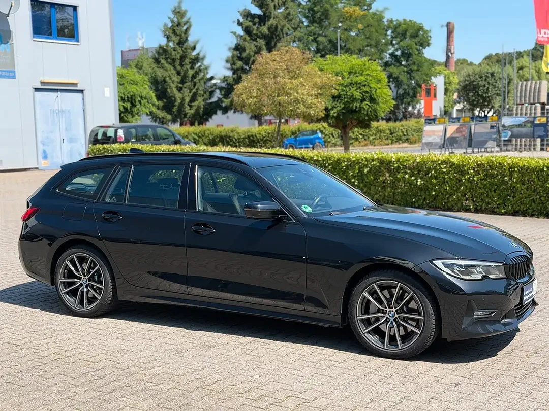 BMW 330 - Afbeelding 1