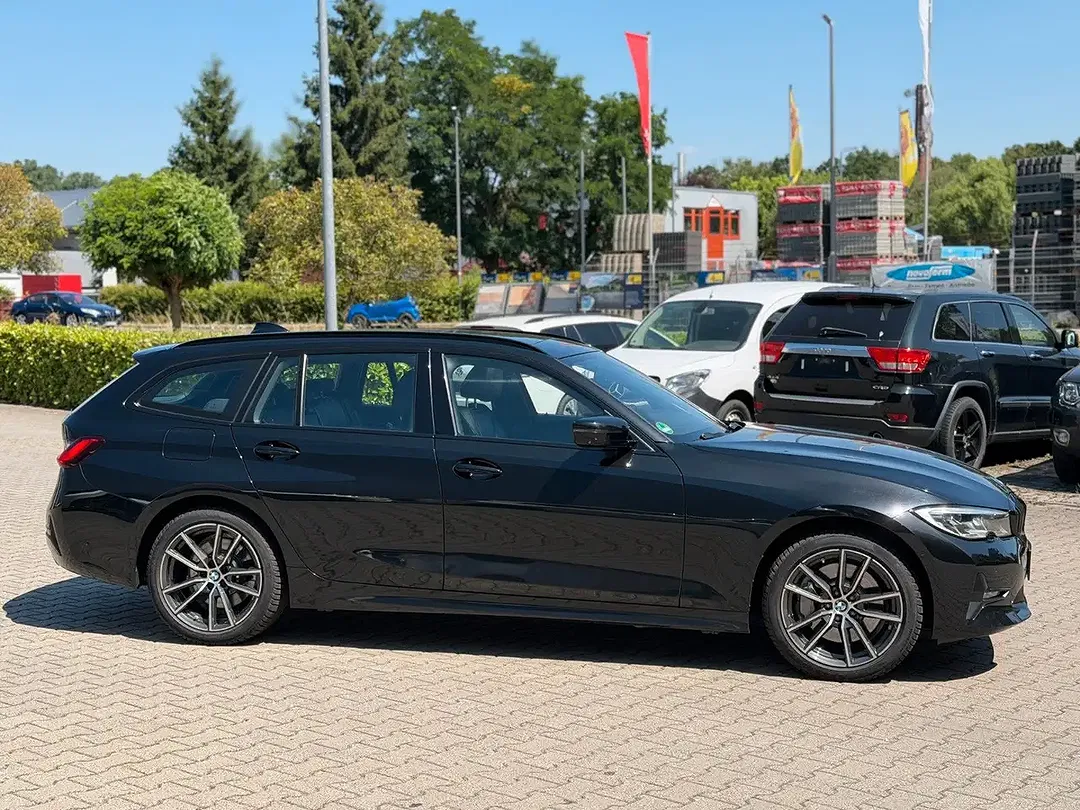 BMW 330 - Thumbnail 6