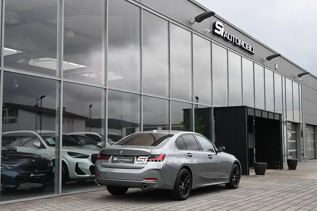 BMW 330 - Thumbnail 5