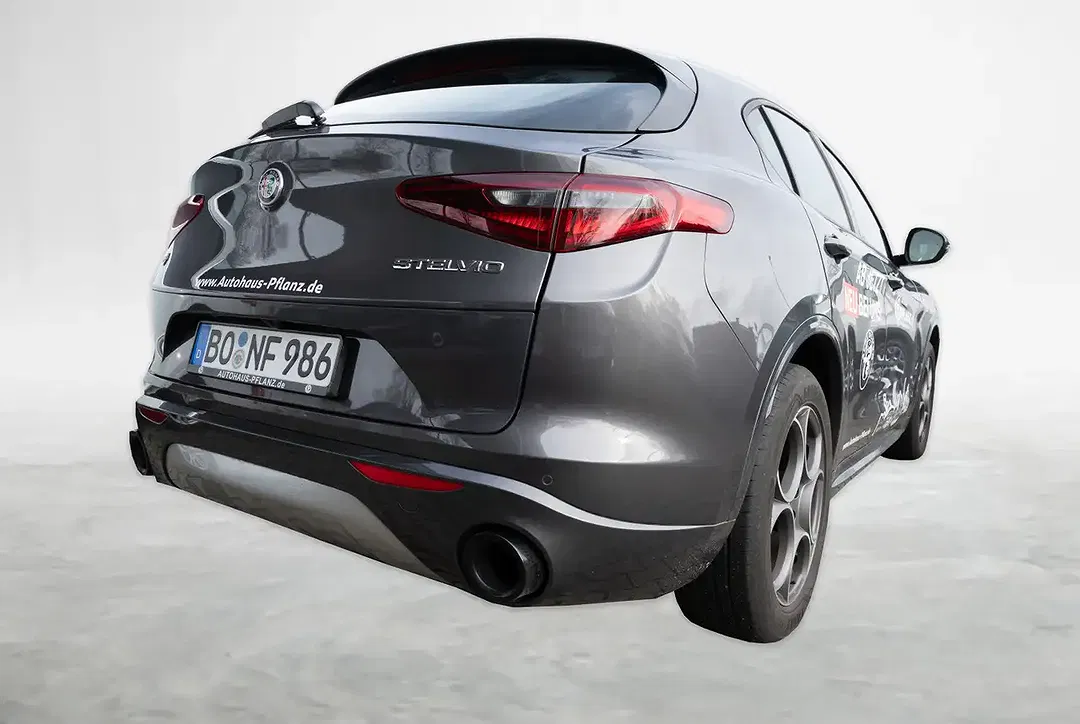 Alfa Romeo Stelvio - Thumbnail 3
