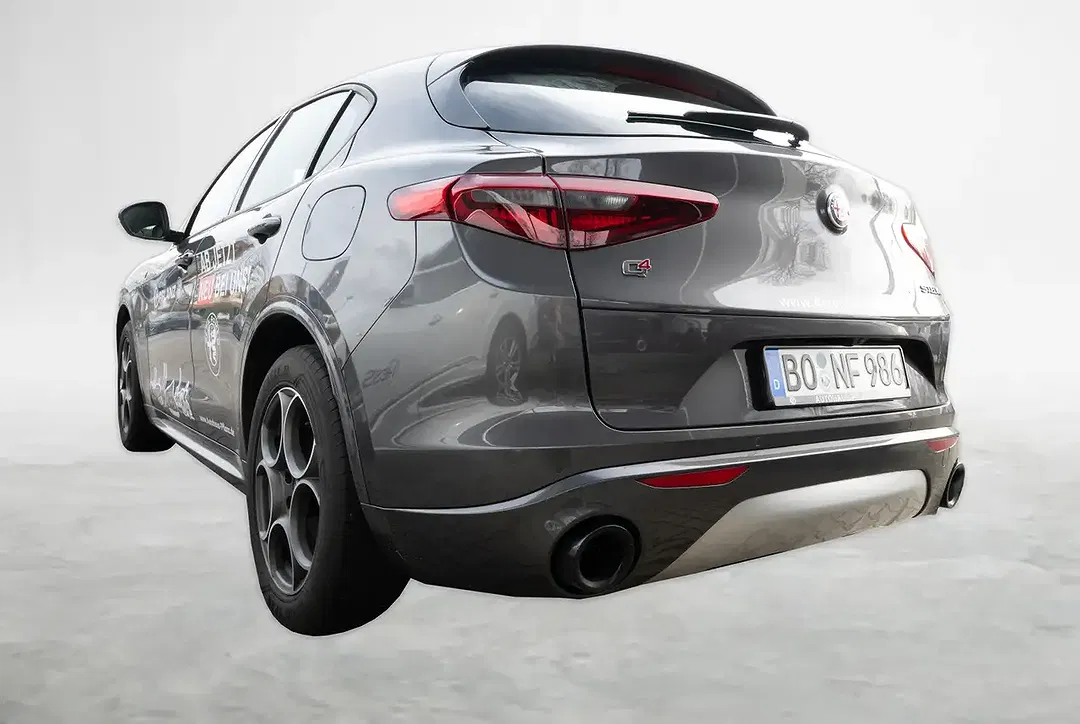 Alfa Romeo Stelvio - Thumbnail 4