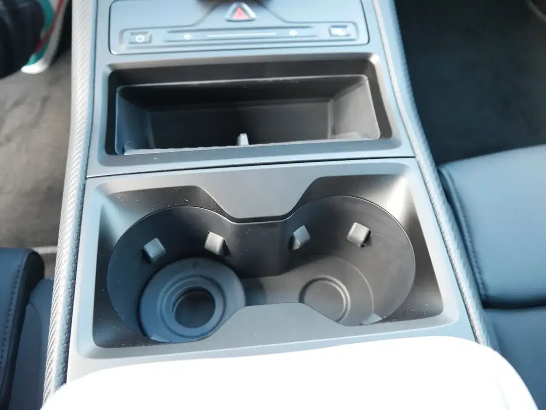 Ford Explorer - Thumbnail 12