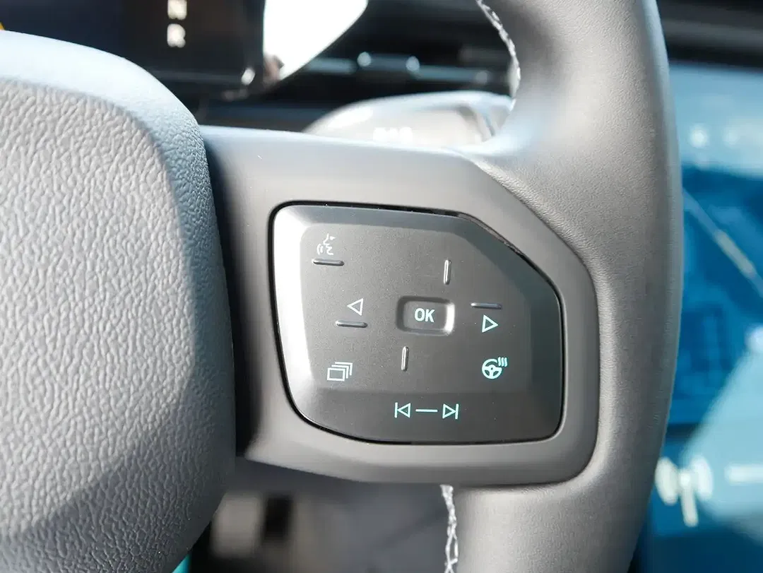Ford Explorer - Thumbnail 13