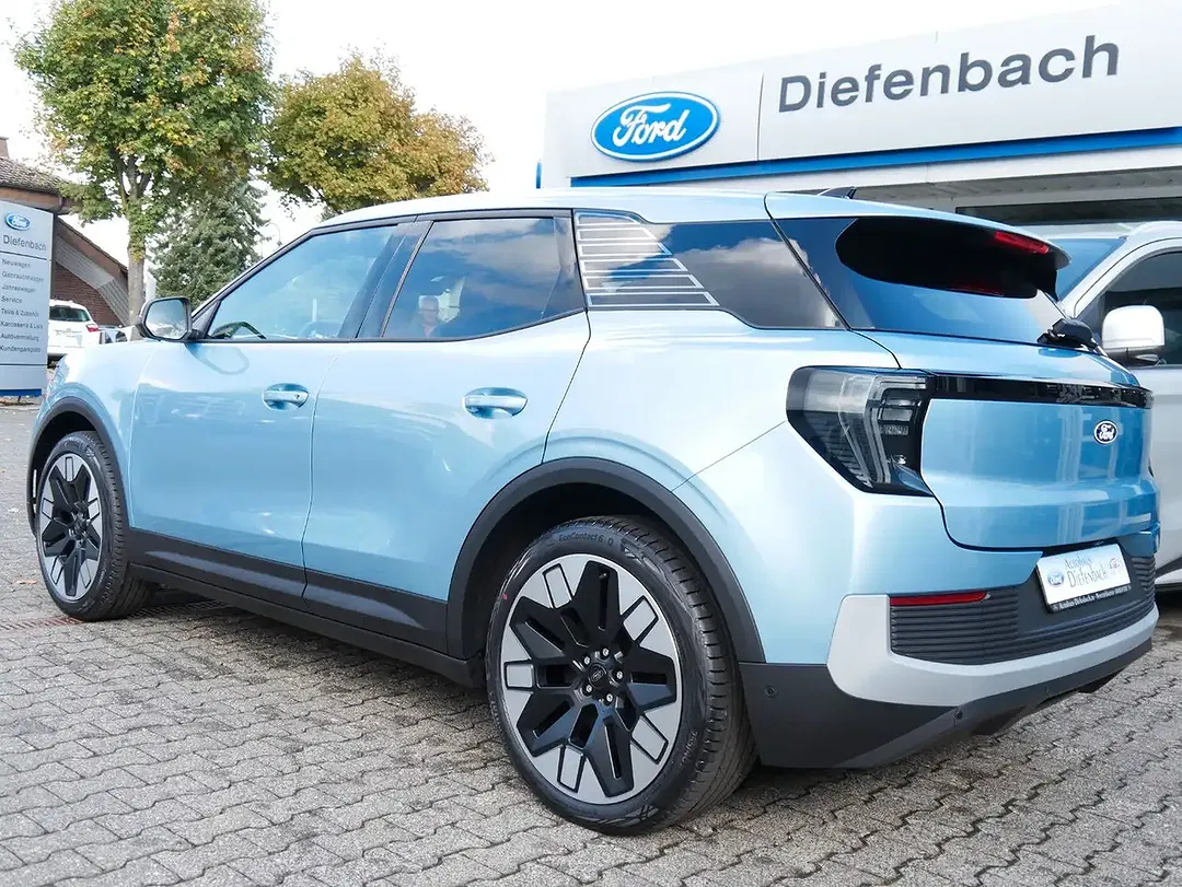 Ford Explorer - Thumbnail 2