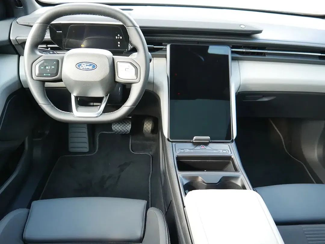 Ford Explorer - Thumbnail 5
