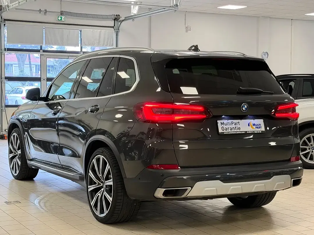 BMW X5 - Thumbnail 2