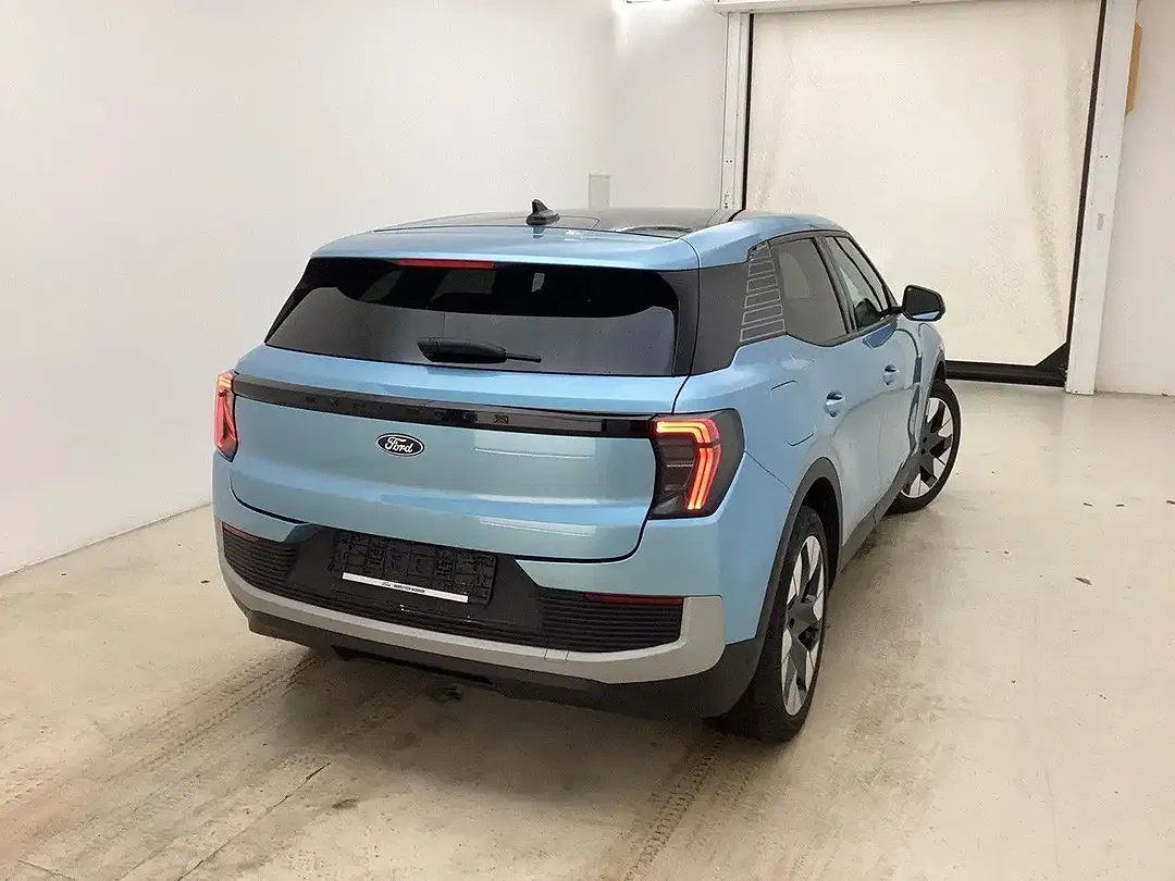 Ford Explorer - Thumbnail 3