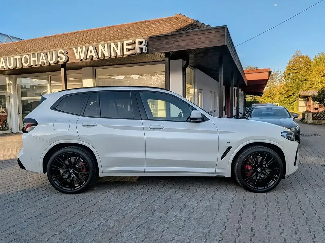 BMW X3 - Thumbnail 2