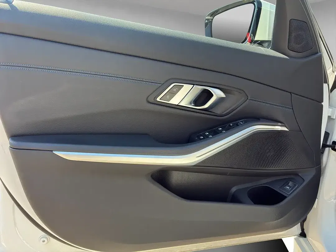 BMW 330 - Thumbnail 10