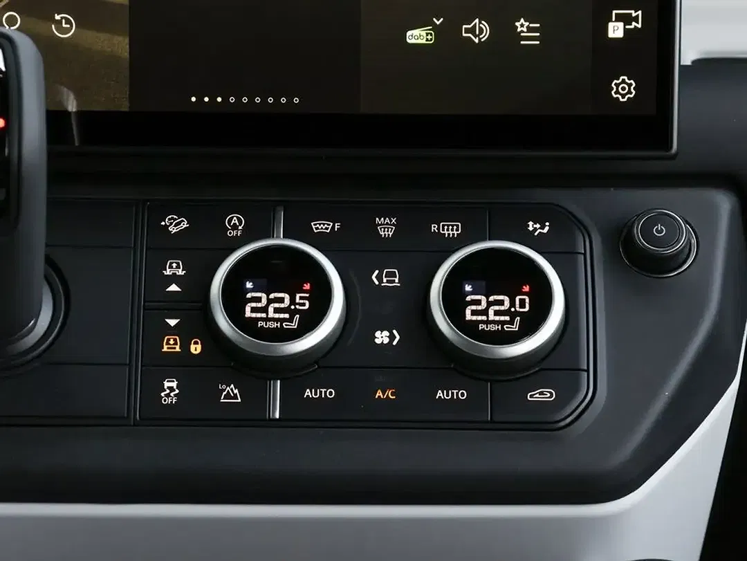 Land Rover Defender - Thumbnail 11
