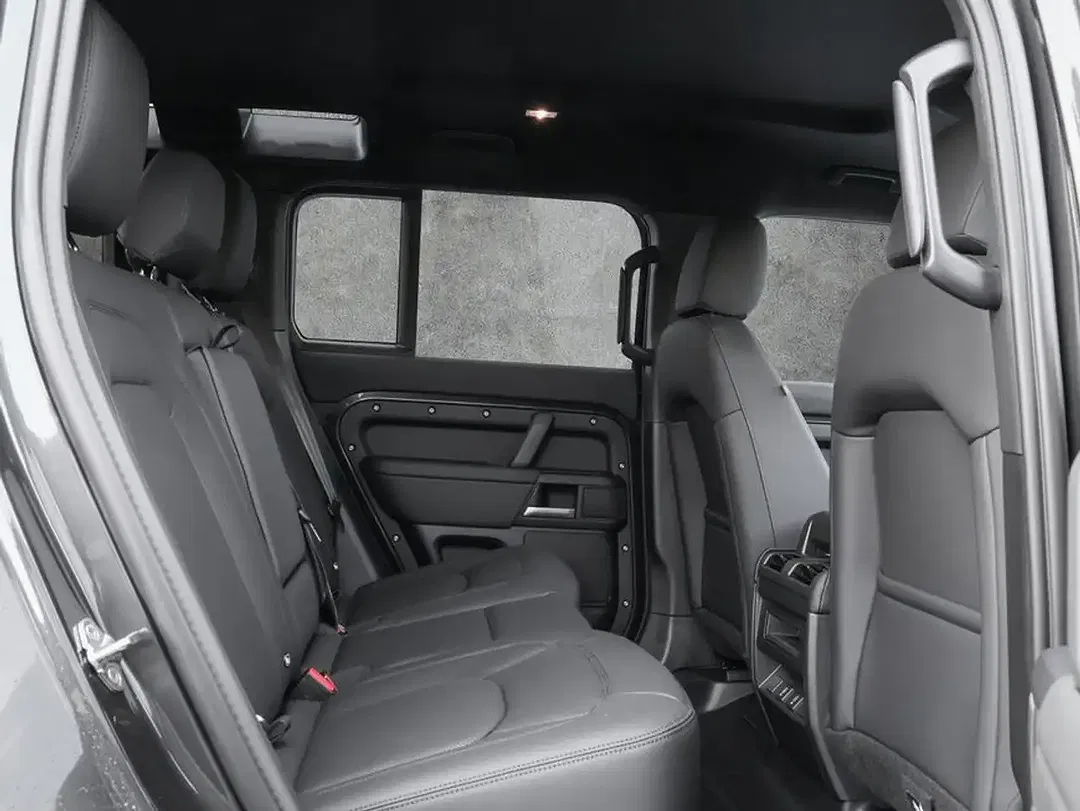 Land Rover Defender - Thumbnail 4