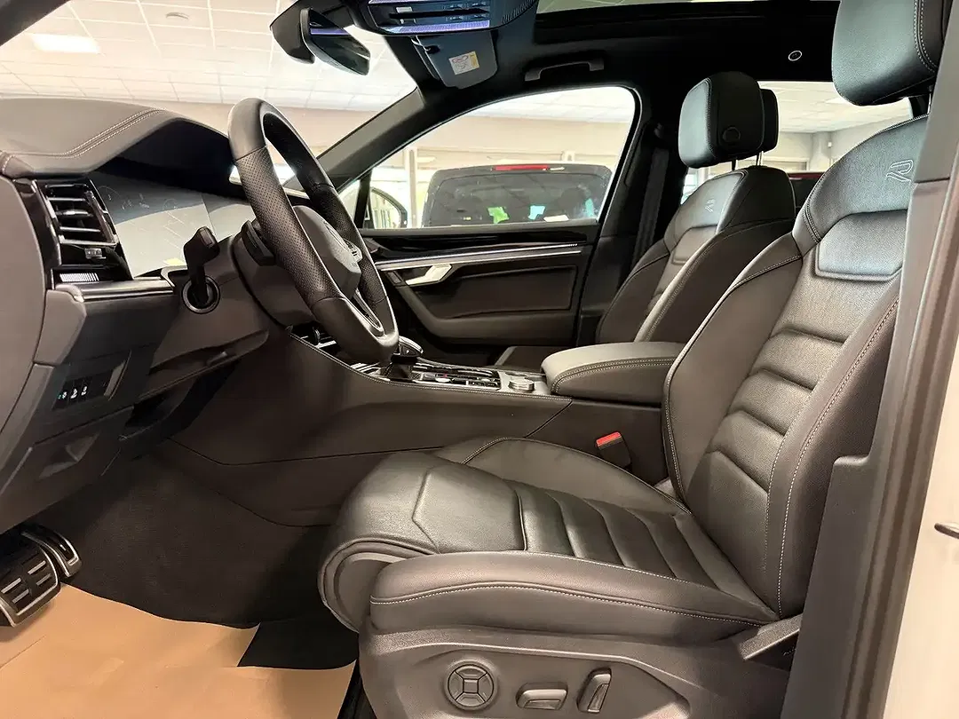 Volkswagen Touareg - Thumbnail 6