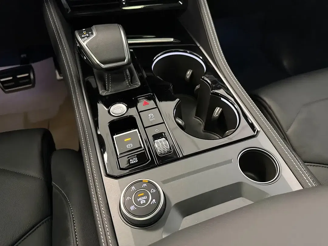 Volkswagen Touareg - Thumbnail 9