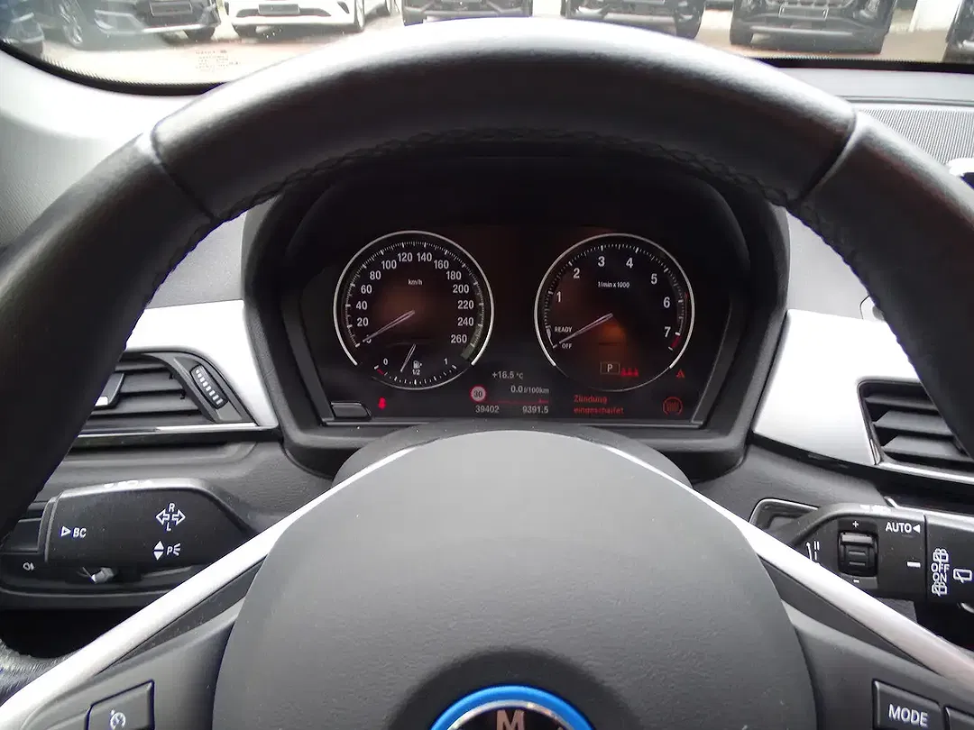 BMW X1 - Thumbnail 11