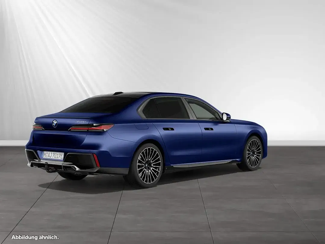 BMW 750 - Thumbnail 2