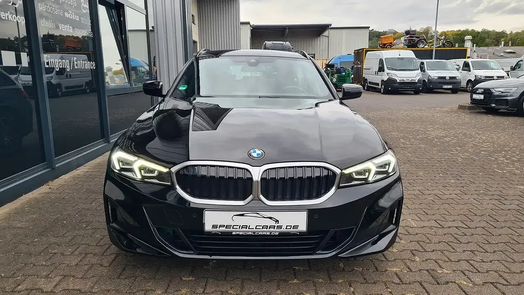 BMW 320 - Thumbnail 2