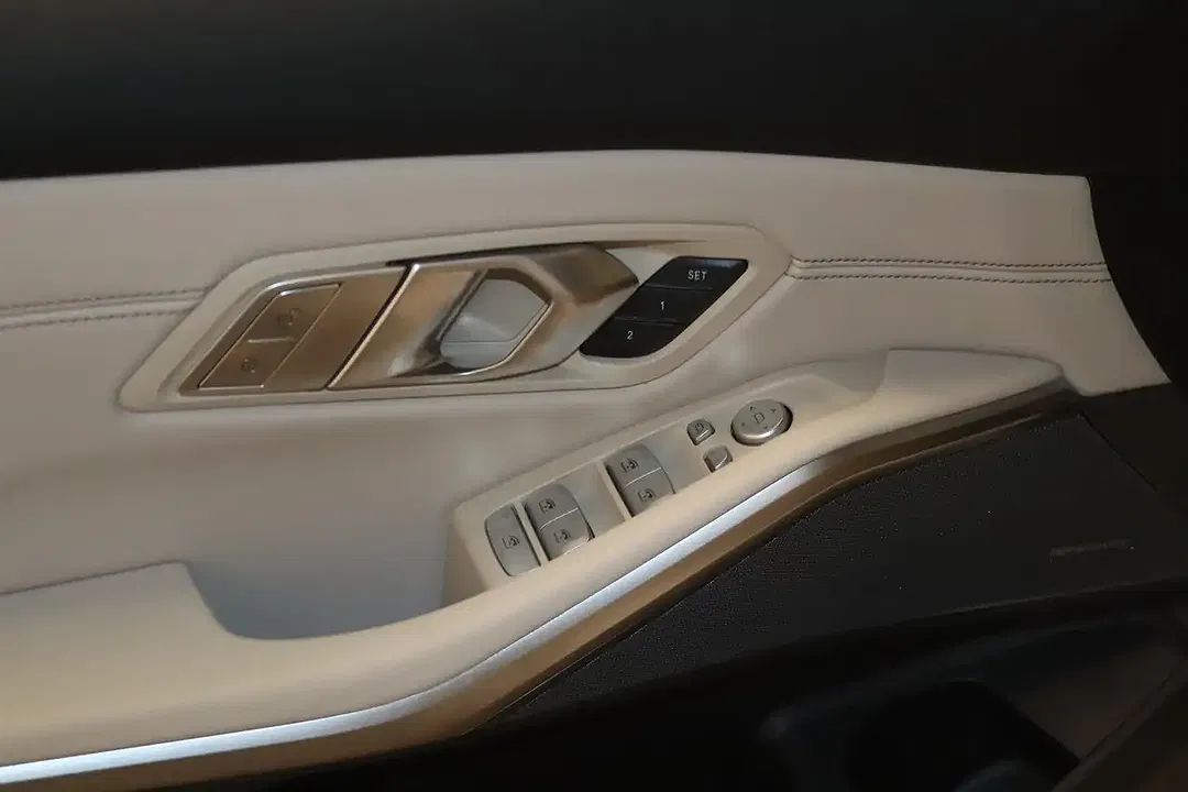 BMW 330 - Thumbnail 11