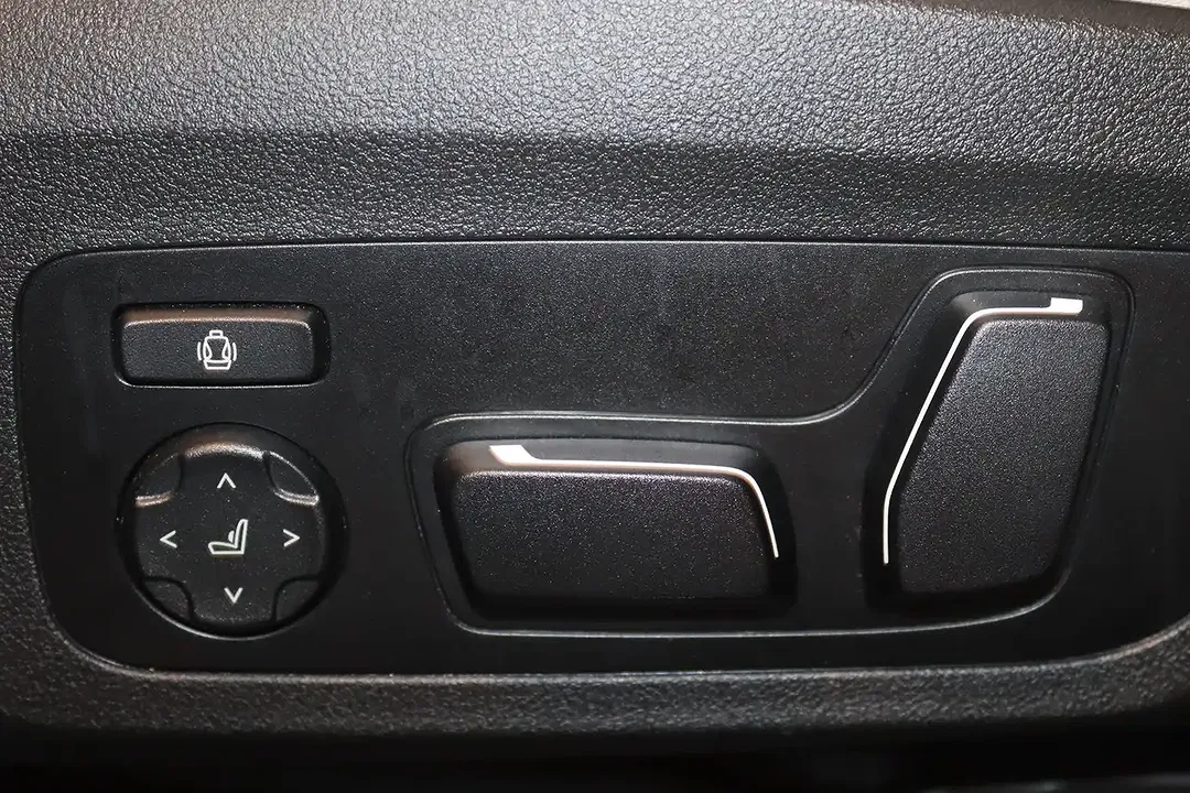 BMW 330 - Thumbnail 13