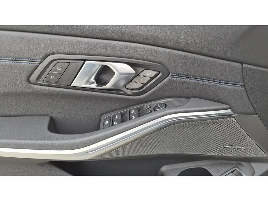 BMW 330 - Thumbnail 15