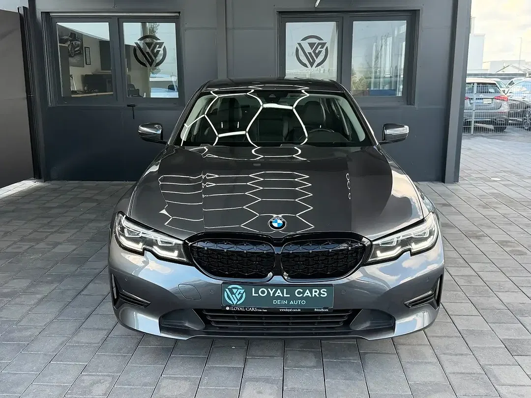 BMW 320 - Thumbnail 2