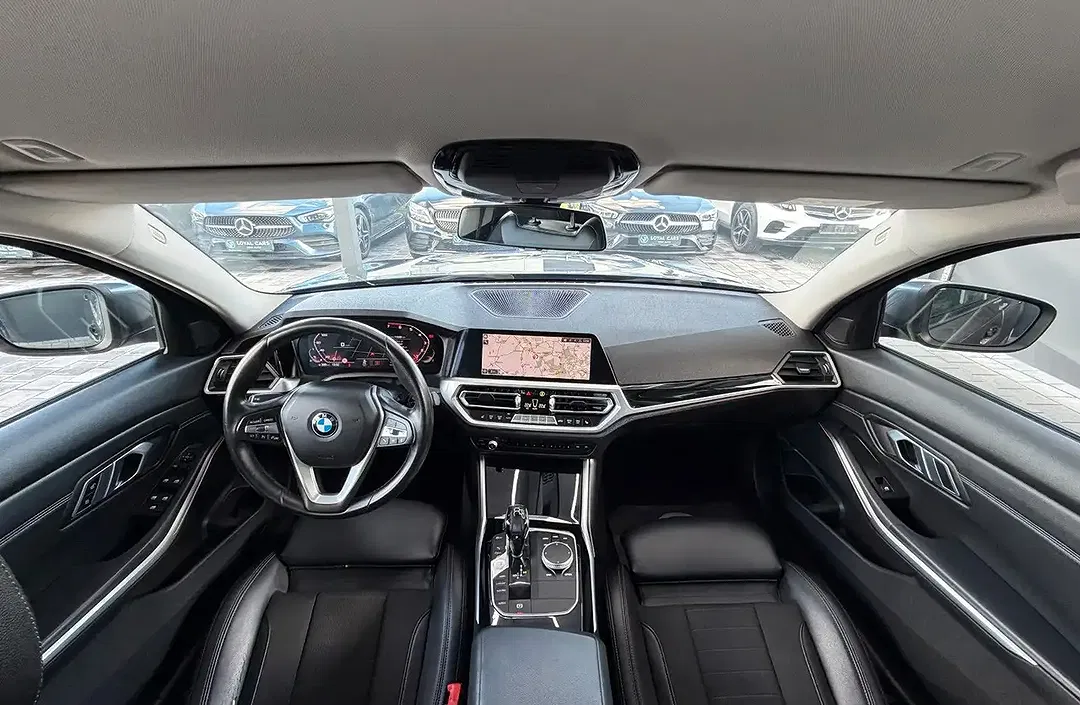 BMW 320 - Thumbnail 3