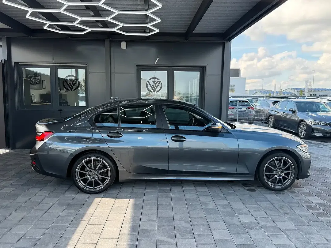 BMW 320 - Thumbnail 5