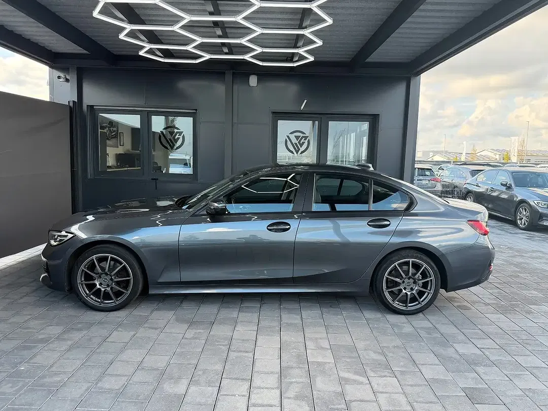 BMW 320 - Thumbnail 6
