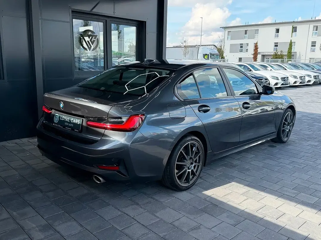 BMW 320 - Thumbnail 8
