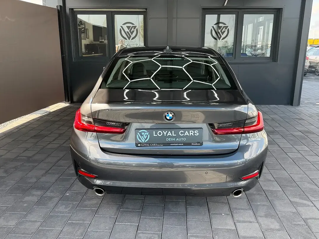 BMW 320 - Thumbnail 9