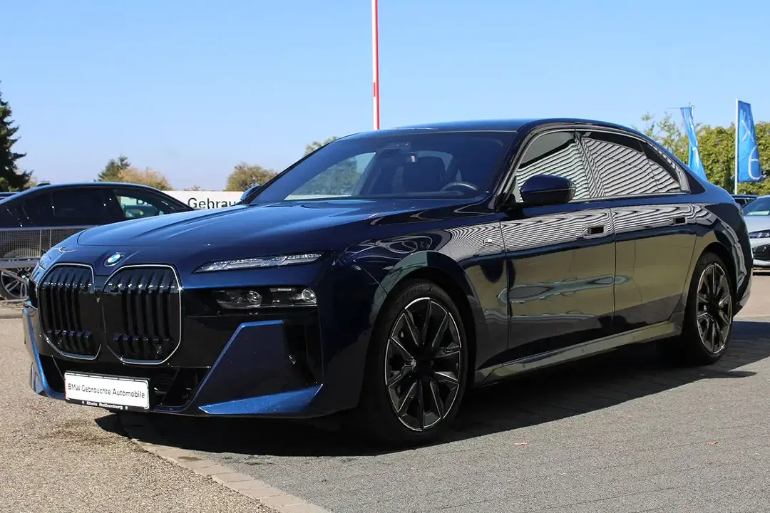 BMW 740 - Thumbnail 2