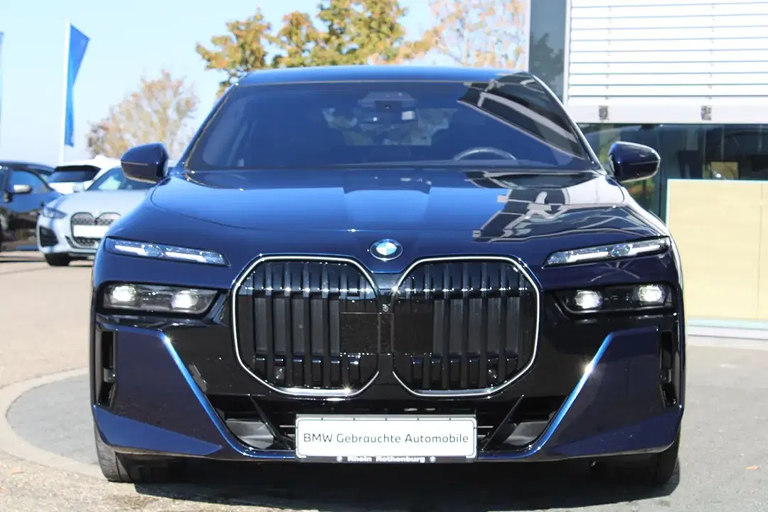 BMW 740 - Thumbnail 3