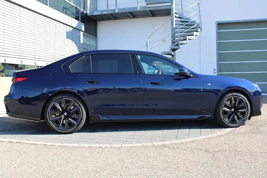 BMW 740 - Thumbnail 4