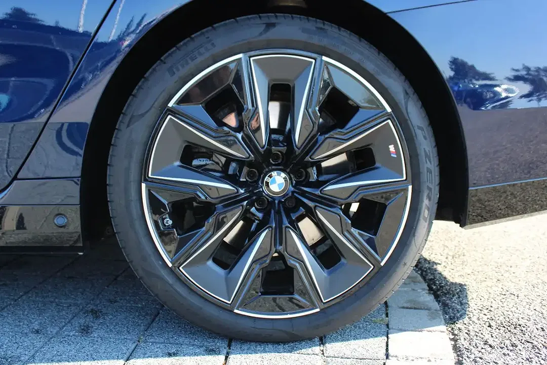 BMW 740 - Thumbnail 6