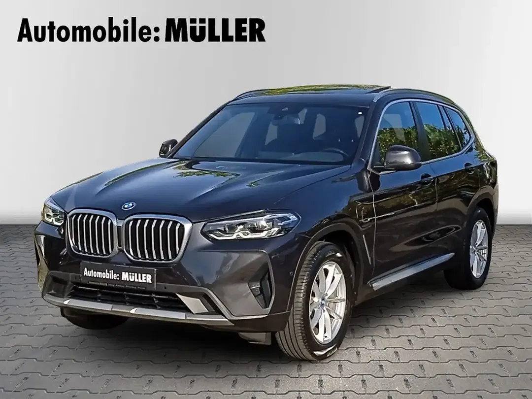 BMW X3 - Thumbnail 1