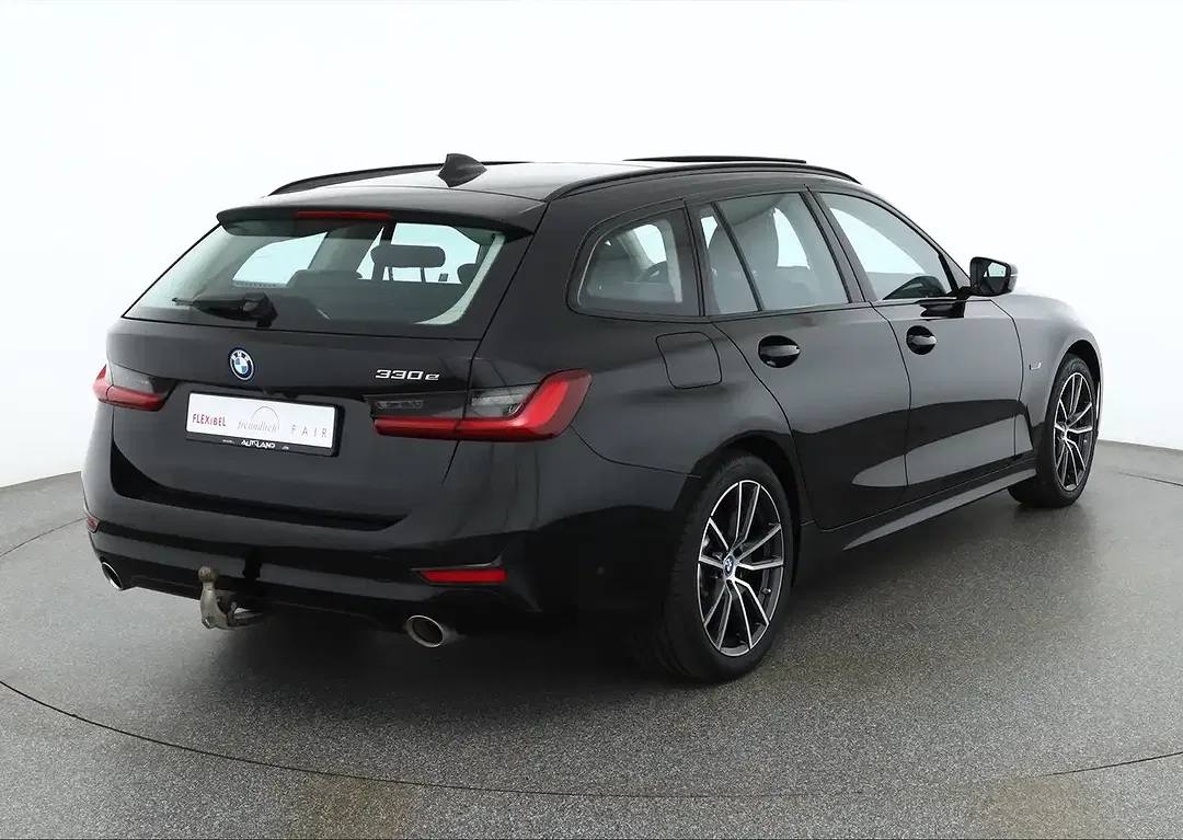 BMW 330 - Thumbnail 5