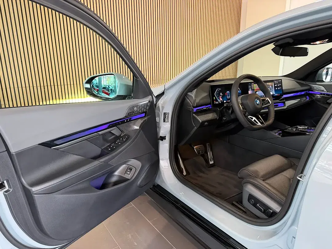 BMW 550 - Thumbnail 11